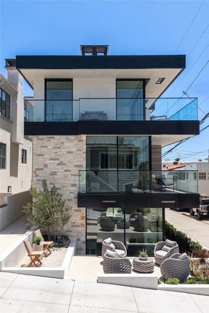 Image 2 of 70 For 316 32nd Street