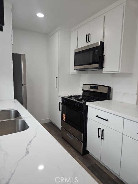 Detail Gallery Image 3 of 9 For 1365 Villa St, Riverside,  CA 92507 - 1 Beds | 1 Baths