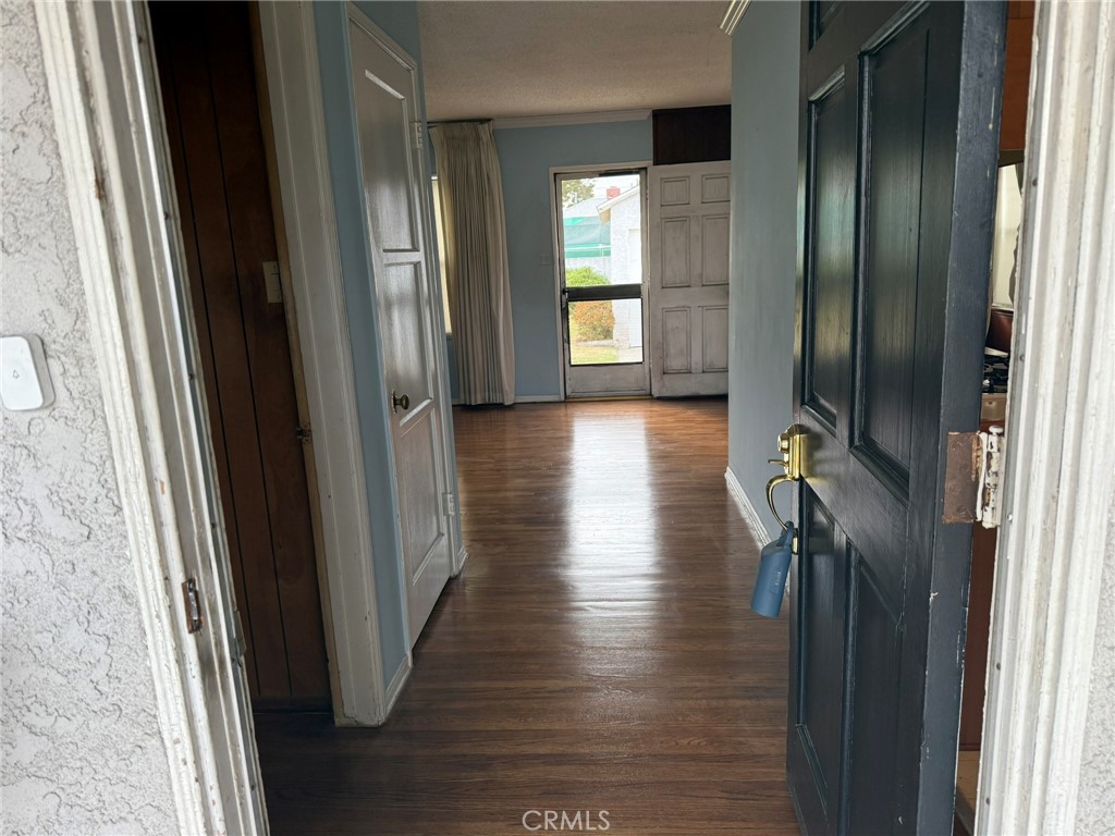 https://media.crmls.org/medias/992108c8-c897-4669-8d43-990c0bce84d1.jpg?preset=X-Large