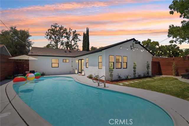 18257 Palora Street, Tarzana CA: https://media.crmls.org/medias/992118fd-e626-4a1b-b0f2-fa5f544b73a4.jpg
