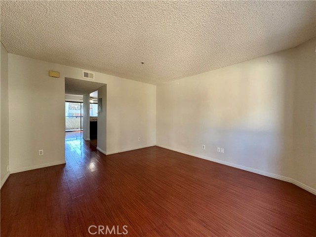 987 E Del Mar Boulevard, Pasadena CA: https://media.crmls.org/medias/9921bc39-aa99-4d6e-b9ce-c9bf8a67d06e.jpg