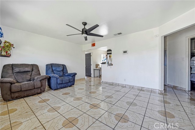 Detail Gallery Image 7 of 39 For 1054 W 24th, Merced,  CA 95340 - 3 Beds | 1 Baths