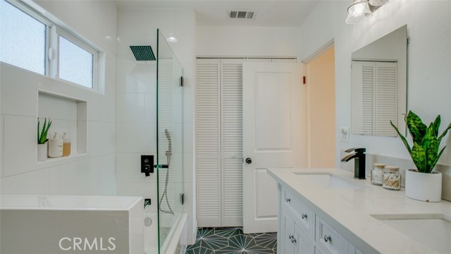 231 W Cedar Avenue, Burbank CA: https://media.crmls.org/medias/992403cf-38ea-4cd0-9a3a-9362157e9a90.jpg