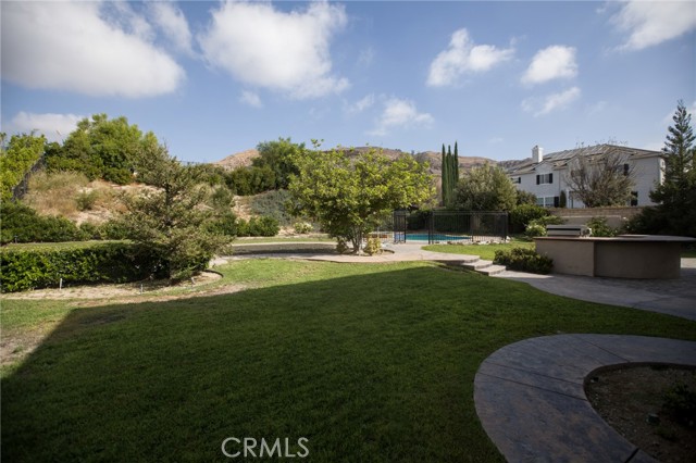Detail Gallery Image 9 of 11 For 18549 Clydesdale, Granada Hills,  CA 91344 - 5 Beds | 6 Baths