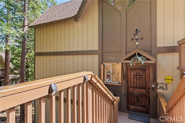 Detail Gallery Image 8 of 66 For 750 Zurich Dr, Lake Arrowhead,  CA 92352 - 4 Beds | 4/1 Baths