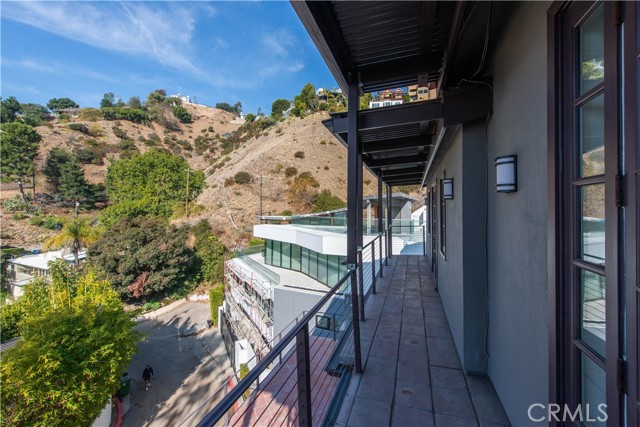Detail Gallery Image 21 of 29 For 8655 Hillside Ave, Los Angeles,  CA 90069 - 4 Beds | 4 Baths