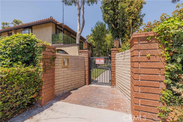 1806 N Fairview Street, Santa Ana CA: https://media.crmls.org/medias/99262c2d-f6e5-4157-9c38-dd988b1d47b0.jpg