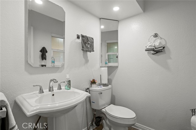 Detail Gallery Image 24 of 33 For 1981 W Bayshore, Anaheim,  CA 92801 - 3 Beds | 2/1 Baths