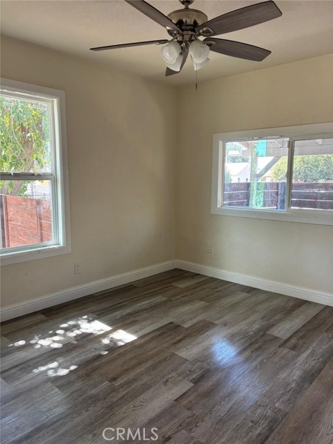 Detail Gallery Image 3 of 20 For 1500 Palm Dr, Bakersfield,  CA 93305 - 3 Beds | 2 Baths