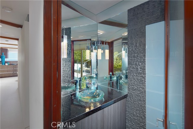 Detail Gallery Image 17 of 43 For 2680 Victoria Dr, Laguna Beach,  CA 92651 - 3 Beds | 3/1 Baths