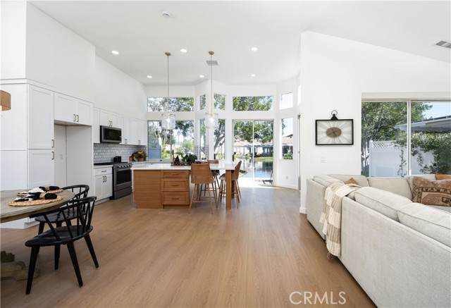 Detail Gallery Image 5 of 30 For 38749 Muirfield Dr, Murrieta,  CA 92562 - 3 Beds | 3/1 Baths