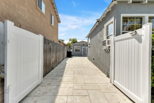 6507 Gentry Avenue, North Hollywood CA: https://media.crmls.org/medias/992acf4d-d207-49aa-ac29-9132cb44b26c.jpg