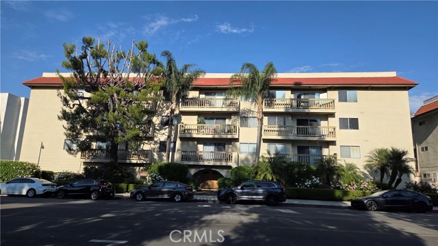 Detail Gallery Image 7 of 30 For 5400 Lindley Ave #105,  Encino,  CA 91316 - 2 Beds | 2 Baths