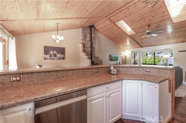 Detail Gallery Image 14 of 63 For 366 Mason Ln, Big Bear City,  CA 92314 - 5 Beds | 4/1 Baths
