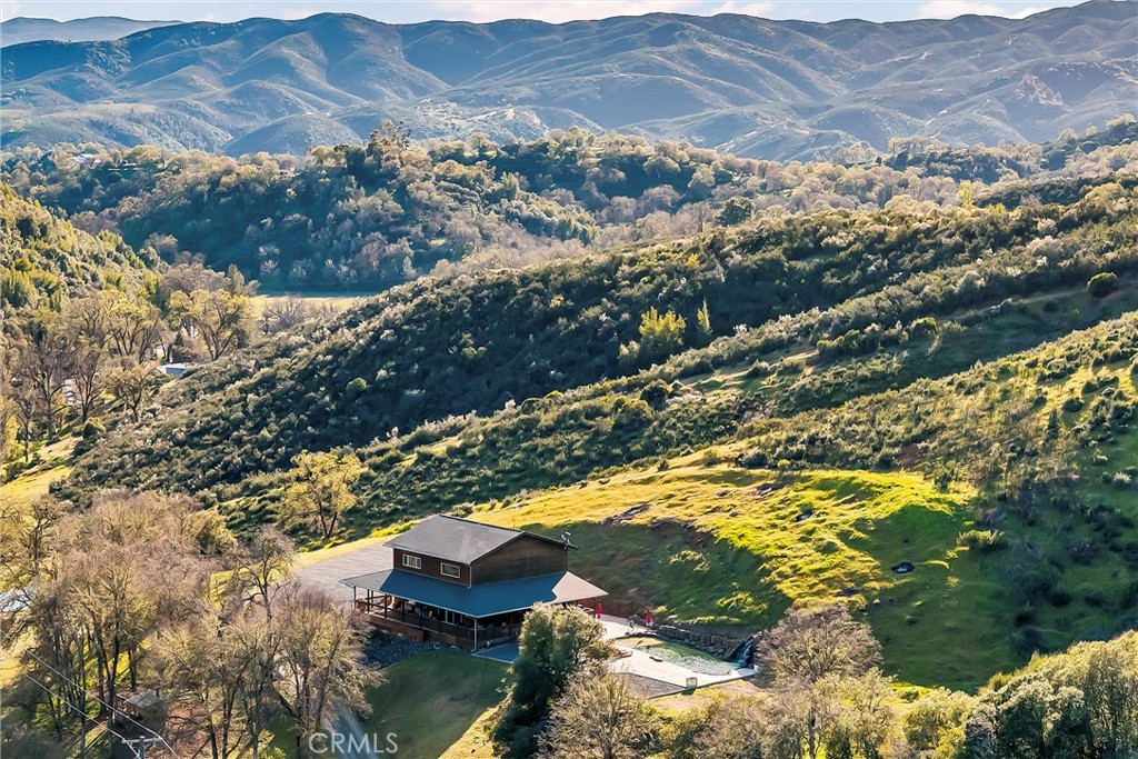 https://media.crmls.org/medias/992df719-3006-4b5d-9c89-8132ce3e891e.jpg?preset=X-Large