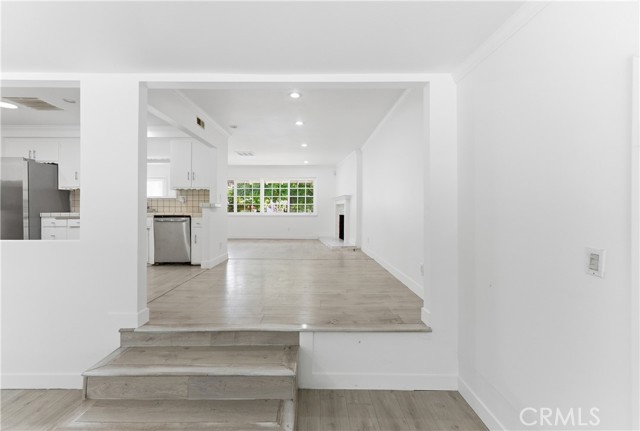 Detail Gallery Image 14 of 39 For 8443 Remmet, Canoga Park,  CA 91304 - 3 Beds | 2 Baths