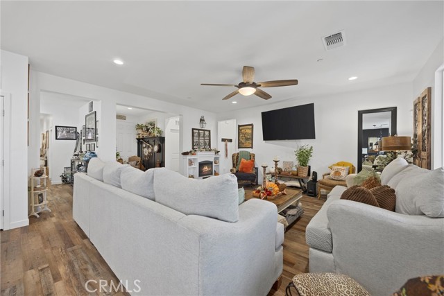 Detail Gallery Image 10 of 45 For 7600 Emerald Green, Bakersfield,  CA 93313 - 3 Beds | 2 Baths