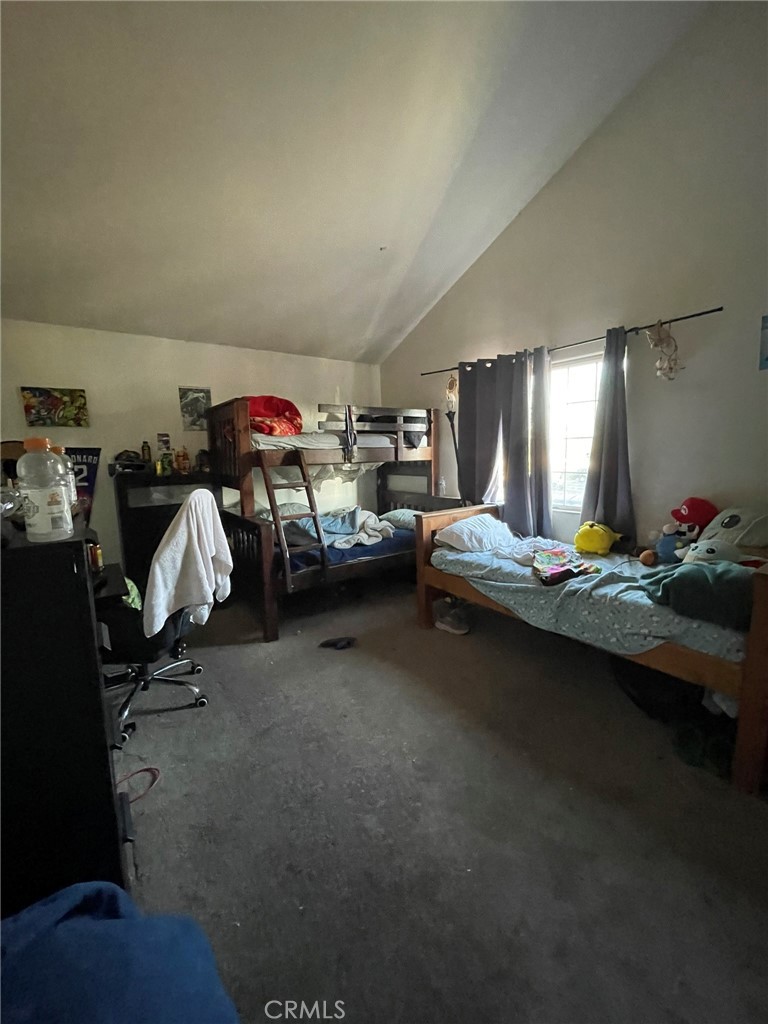https://media.crmls.org/medias/992f8584-e7ec-4dc9-8b59-89af7a9e1a03.jpg?preset=X-Large