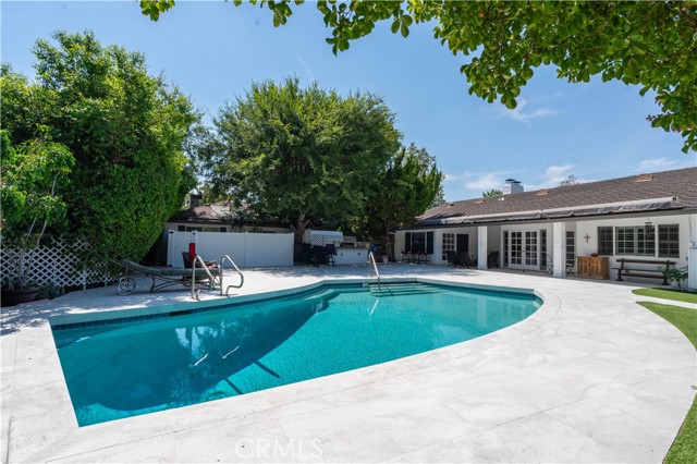 Detail Gallery Image 4 of 46 For 19308 Lemarsh St, Northridge,  CA 91324 - 4 Beds | 3 Baths