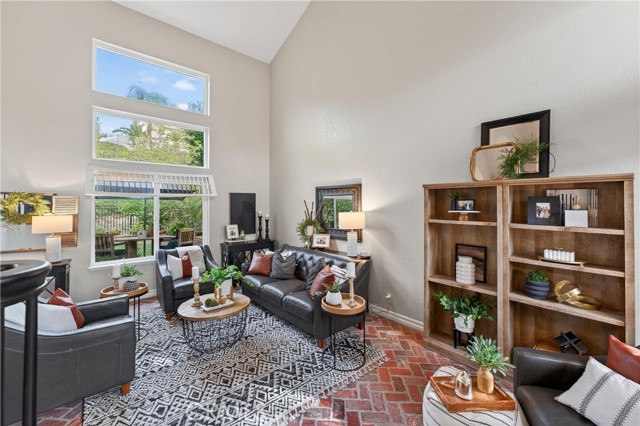 Detail Gallery Image 9 of 75 For 21352 Silvertree Lane, Rancho Santa Margarita,  CA 92679 - 4 Beds | 2/1 Baths