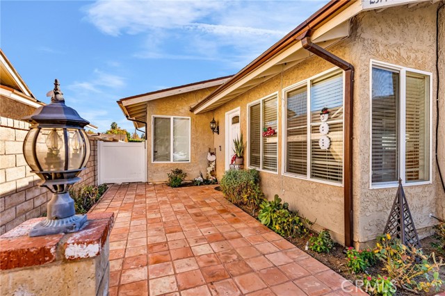 25790 Parada, Valencia CA: https://media.crmls.org/medias/99311620-a1cb-458f-9c96-1909639a4d62.jpg