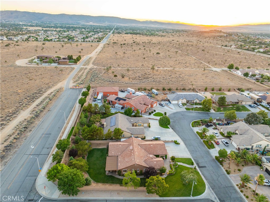 https://media.crmls.org/medias/99325b39-4fe1-4f26-9799-8d5c9a9ca89d.jpg?preset=X-Large