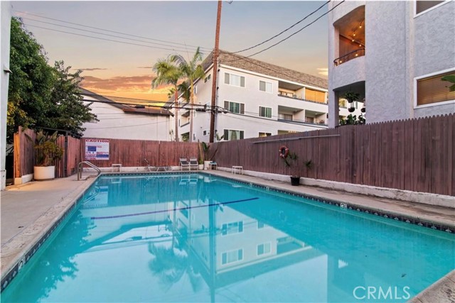 Detail Gallery Image 4 of 20 For 444 Obispo Ave #3,  Long Beach,  CA 90814 - 2 Beds | 2 Baths