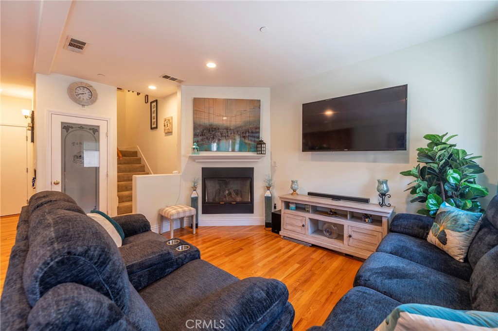 637 S Grand Avenue #4