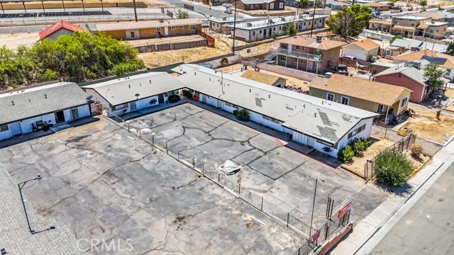 518 W Fredricks Street, Barstow CA: https://media.crmls.org/medias/9933fd97-8a8a-459e-9d23-19d6bb098a22.jpg