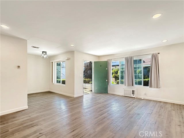 Detail Gallery Image 2 of 12 For 3124 Topaz Ln #B,  Fullerton,  CA 92831 - 2 Beds | 1 Baths