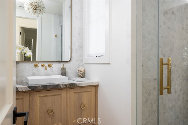 702 Poinsettia Avenue, Corona del Mar CA: https://media.crmls.org/medias/9934d0d0-d025-4630-a3a6-62505188b3f4.jpg