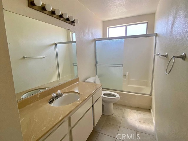 Detail Gallery Image 14 of 17 For 8801 Cedros Ave #11,  Panorama City,  CA 91402 - 2 Beds | 2/1 Baths