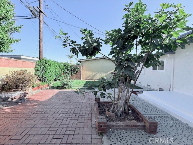 2690 Senasac Avenue, Long Beach CA: https://media.crmls.org/medias/993559c4-15e4-4cc3-9739-55a6006cdce4.jpg