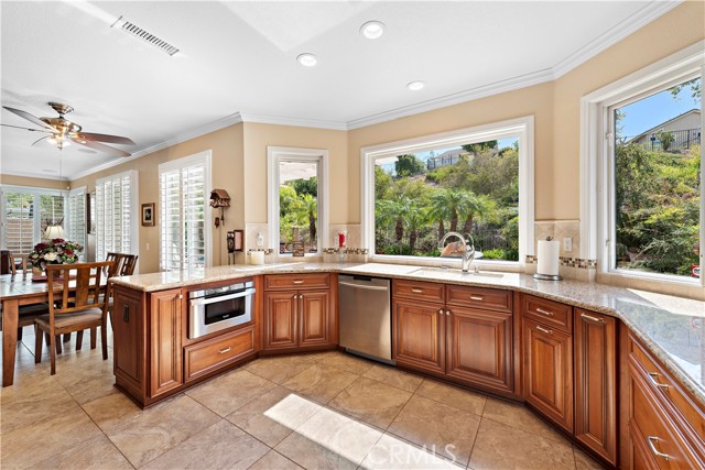 Detail Gallery Image 9 of 38 For 20916 Morningside Dr, Rancho Santa Margarita,  CA 92679 - 5 Beds | 3 Baths