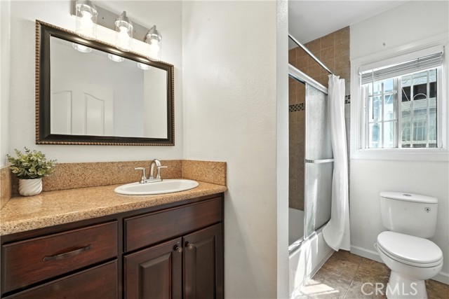 1010 69th Street, Los Angeles CA: https://media.crmls.org/medias/99363c1a-92e5-436b-8515-948cf4ec453d.jpg