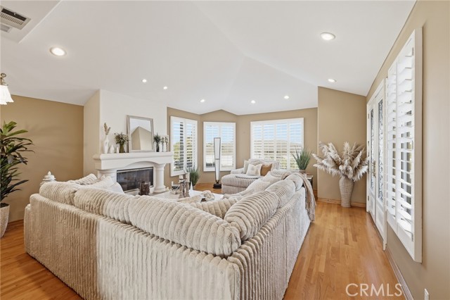 Detail Gallery Image 13 of 35 For 4177 S Cloverdale, Los Angeles,  CA 90008 - 4 Beds | 5 Baths