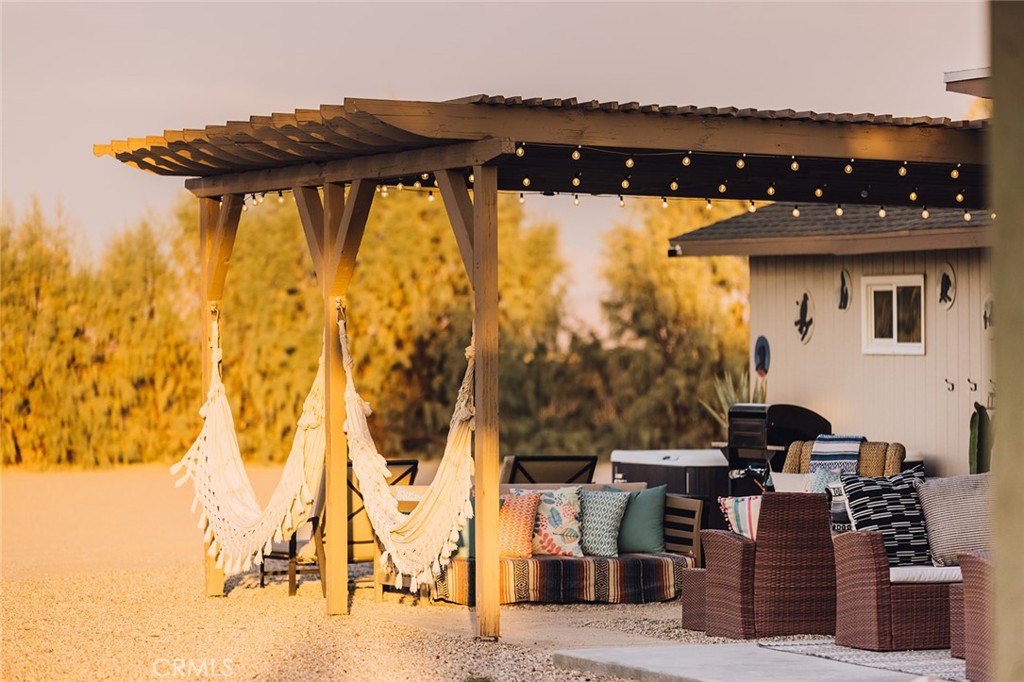 https://media.crmls.org/medias/9936ca58-b268-4384-9edc-32c9fc1468b7.jpg?preset=X-Large