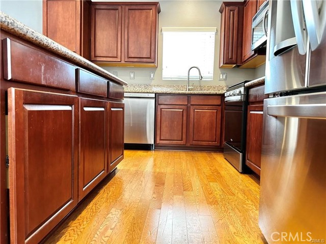 Detail Gallery Image 11 of 29 For 9301 Shirley Ave #50,  Northridge,  CA 91324 - 3 Beds | 3 Baths