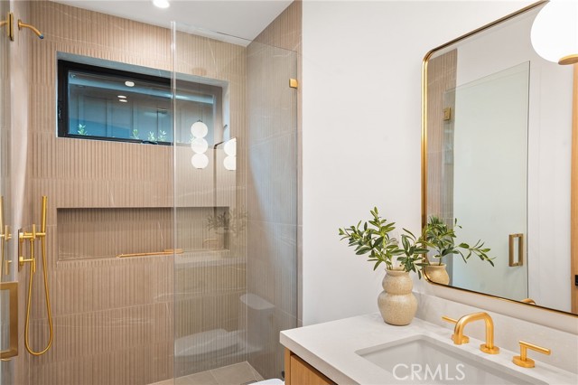 4453 Gentry Avenue, Studio City CA: https://media.crmls.org/medias/99387e81-03a3-4a6d-b563-c111fbf32ad0.jpg
