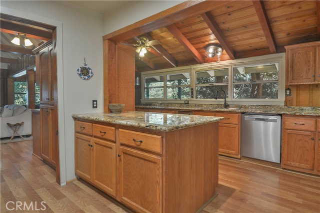 Detail Gallery Image 6 of 33 For 23696 Manzanita Dr, Crestline,  CA 92325 - 2 Beds | 2 Baths