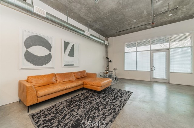 Detail Gallery Image 4 of 30 For 116 S Harbor Bld #102,  Anaheim,  CA 92805 - 2 Beds | 2/1 Baths