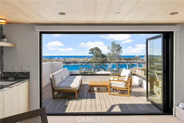 Detail Gallery Image 9 of 40 For 2212 Cliff Dr, Newport Beach,  CA 92663 - 5 Beds | 5/1 Baths