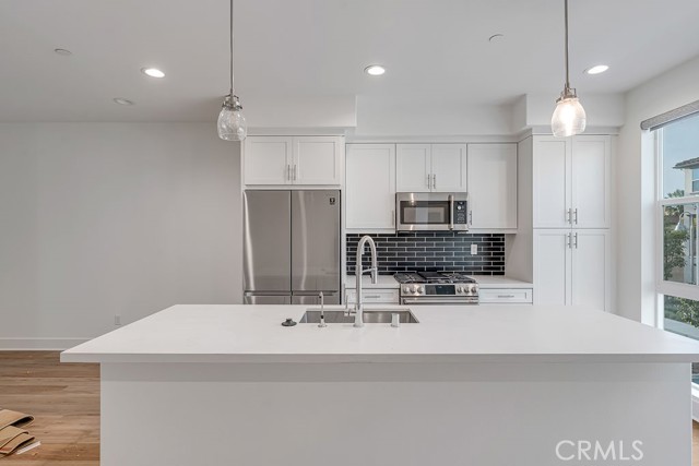 Detail Gallery Image 3 of 27 For 629 S Mosaic, Anaheim,  CA 92805 - 2 Beds | 2/1 Baths