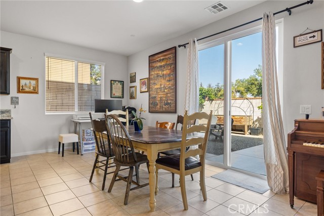 12200 White Rapids Way, Bakersfield CA: https://media.crmls.org/medias/993baa84-c564-43d6-8568-0b81c9ad0fa0.jpg