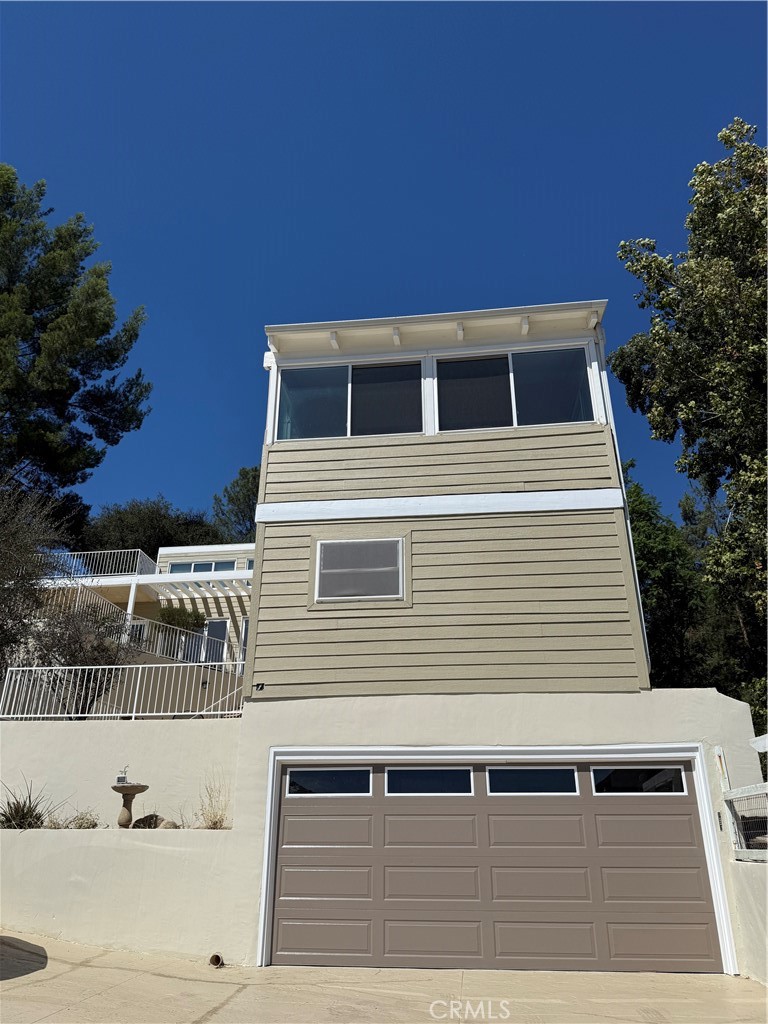 1761 Deerhill
