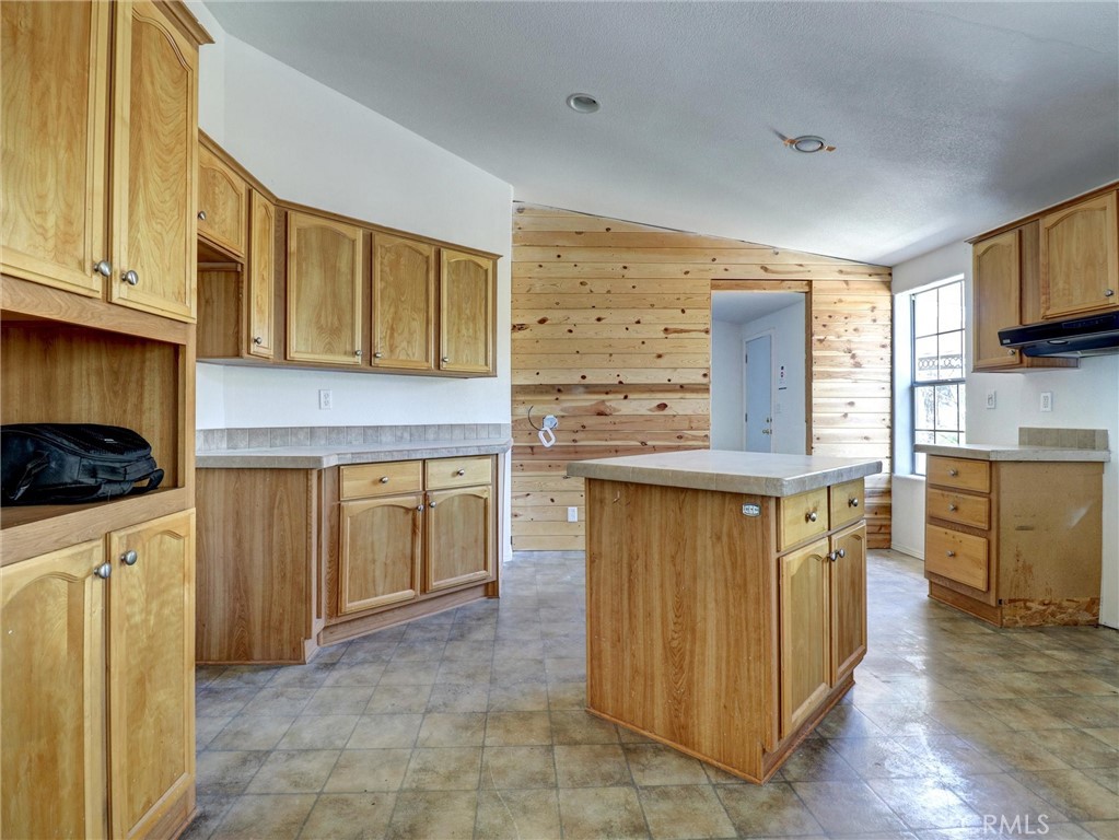 https://media.crmls.org/medias/993d50a0-3f2a-4f80-9913-ad612dc94d5f.jpg?preset=X-Large