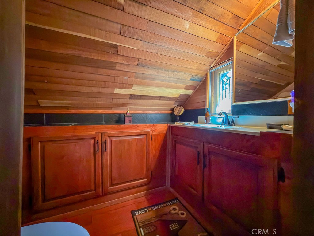 https://media.crmls.org/medias/993dd8a9-f71a-4494-9789-1a3394e7ecfd.jpg?preset=X-Large