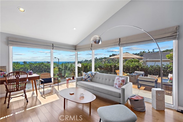 Detail Gallery Image 1 of 35 For 1414 Morningside Dr, Laguna Beach,  CA 92651 - 3 Beds | 2 Baths