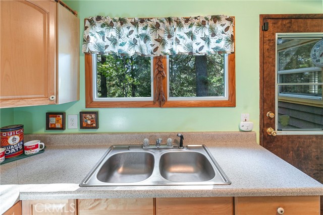 Detail Gallery Image 11 of 32 For 26481 Alpine Ln, Twin Peaks,  CA 92391 - 1 Beds | 1 Baths