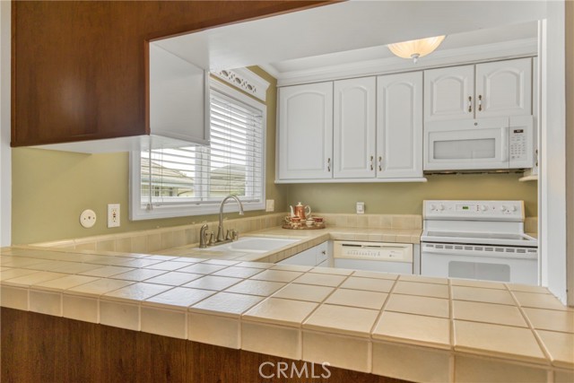Detail Gallery Image 6 of 30 For 22641 Nadine Cir #206,  Torrance,  CA 90505 - 2 Beds | 2 Baths